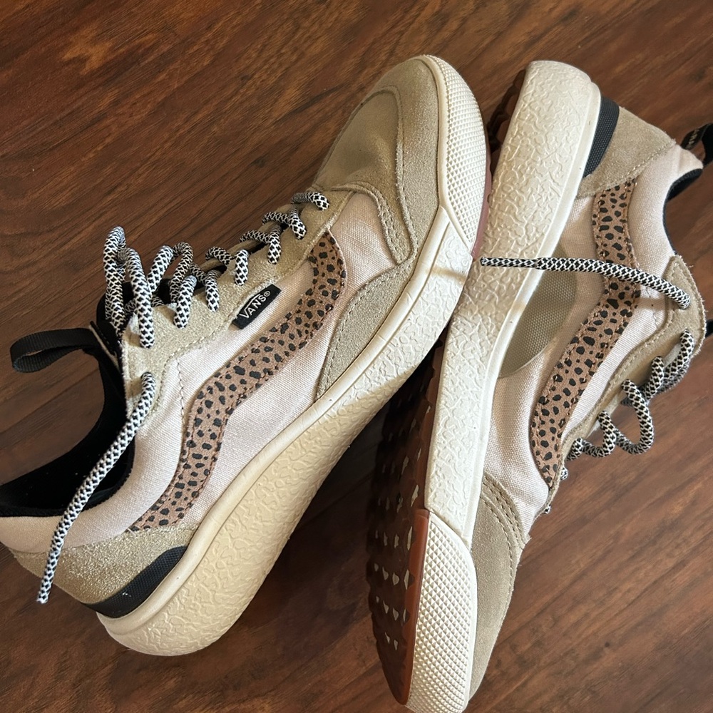 Vans Ultrarange Athletic Shoes - Women’s 9.5/Men’s 8